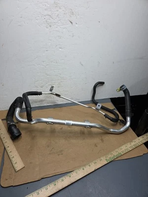 Manguera y tubo de suministro de núcleo de calentador Mopar genuino 68288293AE Foto 1 de 4