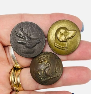 LUX Antique Pectoral Button Lot, Dog, Griffin, Stag, Metal Shank , 1" ,eb99 - Imagen 1 de 9