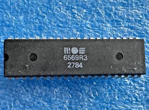 Puce vidéo IC MOS 6569R3 VIC pour Commodore C64, SX64 / MOS 6569 P.Semaine # 27 84 - Photo 1/2