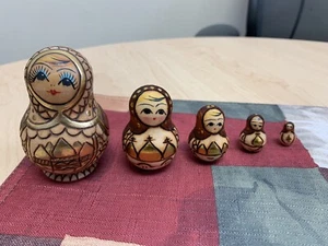 5 Signed Russian Wood Burn Gold Nesting Dolls Hand Painted BEAUTIFUL Matryoshka - Picture 1 of 12