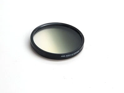 Formatt Hitech 82mm soft edge graduated neutral density ND filter BF 82-SEND.6GH - Image 1 of 3