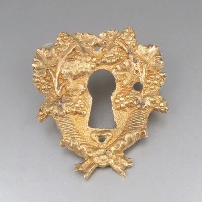Antiguo escudo francés de bronce, cubierta de llave, estilo imperio, uvas vid Foto 1 de 4