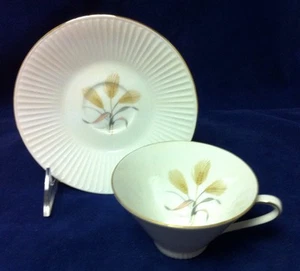 ESCHENBACH ESC341 BAVARIA- WHEAT WITH GOLD TRIM- CUPS AND SAUCERS - Picture 1 of 2