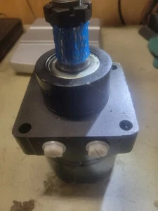 Motor hidráulico Hydro Custom BMEW475 23100005 Series 392-3007F - Imagen 1 de 3
