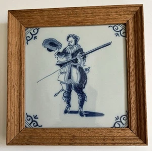 ANTIKE KAVALIER SOLDAT DELFTER BLAU 5 1/8 X 5 1/8" 13 X 13 CM FLIESE aus dem 17. Jahrhundert - Bild 1 von 3
