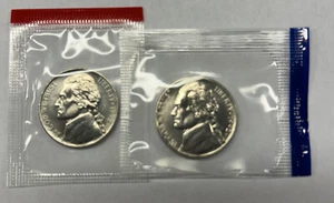 1992 P&D JEFFERSON NICKELS from Mint Set in Mint Cello with Free Shipping - Picture 1 of 2