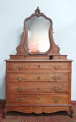 Commode coiffeuse Louis XV en noyer - Photo 1/4