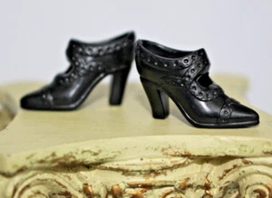 History inspirierte Barbie Puppe schwarze hochhackige Schuhe Mode Accessoire Pumps 20er Stil - Bild 1 von 12