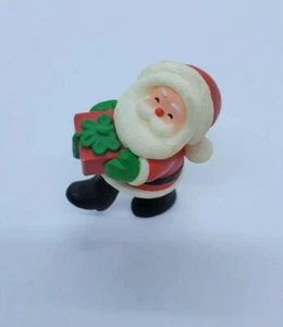 Sello Navidad Miniatura 1980 Papá Noel con Regalo Regalo Regalo De Colección Sin Caja - Imagen 1 de 6