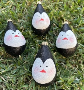 4 Addobbi Natalizi Pinguino Vetro Smerigliato Zucchero Nero Bianco 4" H Ottimo - Foto 1 di 5