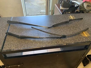 FORD TRANSIT 350 MK8 2.0D PAIR OF WIPER ARMS WITH BLADES 2022 - Picture 1 of 4