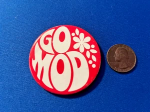 Bouton Pinback Vintage Go Mod 2 pouces de diamètre - Découvrez-le ! Groovy - Photo 1/2