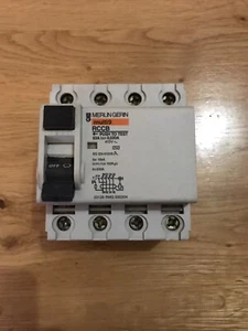 Merlin Gerin 63 Amp 30mA 3 Phasen 4 polig RCD RCCB - Bild 1 von 1