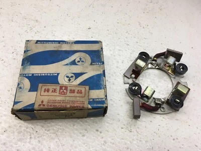 Soporte de cepillo de arranque Mopar NOS 1971-75 Dodge Colt MD602068 Foto 1 de 4