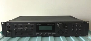 Emu ESI-32 Voice Digital Sampler si accende non testato venduto come ricambi o riparazione - Foto 1 di 18