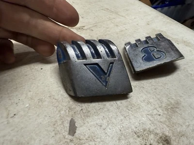 Ford V8 1940 emblema capó estándar camioneta Ford 1940 cupé sedán convertible Foto 1 de 4