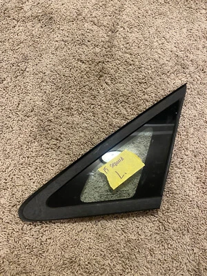 Kia Sedona 2015-2021 parabrisas superior izquierdo pilar ventilación ventana de vidrio lado del conductor Foto 1 de 2