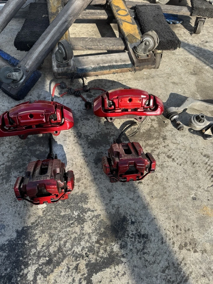 335i Red Calipers - Image 1 of 1