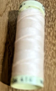 1 x Gütermann Nähgarn Allesnäher /Zierstichfaden 30 m / FB414 beige - Bild 1 von 3