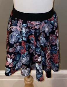 NEW KIDPIK Black Floral Skater Pull On Skirt Girls SIZE S(7/8) - Picture 1 of 3
