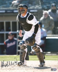 Welington Castillo Autographed 8x10 Photo (MLB Hologram) - Picture 1 of 2