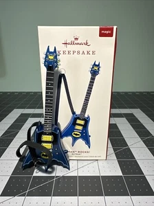 Ornamento Hallmark Keepsake 2019 - chitarra Batman Rocks suono magico Natale - Foto 1 di 4