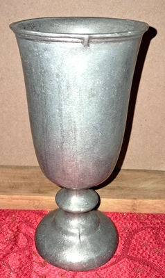 Copa de agua de peltre vintage Wilton "Armetale Plough Tavern" usada Foto 1 de 2