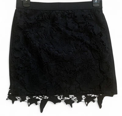 Minifalda AEO American Eagle Outfitters Crochet Encaje Coral Negra Talla 6 Foto 1 de 3