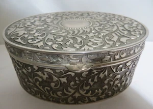Vintage Large Oval Silver Coloured Hinged Trinket Box with Red Lining - Picture 1 of 18