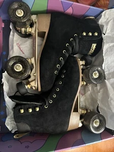 Impala Samira Premium Wildleder Leder Quad Rollschuhe - Black Night - Neu im Karton! - Bild 1 von 12