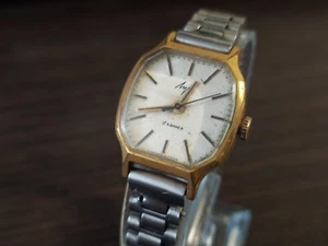 Watch Lady Vintage LUCH watch AU Women's Soviet Mechanical USSR - Picture 1 of 24