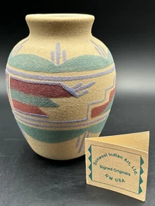 Navajo Indian Sand Art Vase Signed 6.75” New Mexico - Bild 1 von 15