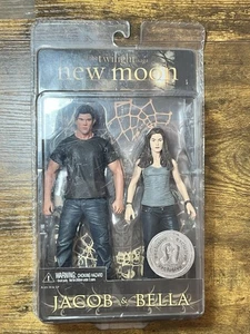 Twilight New Moon Jacob and Bella / never opened Toys R Us Exclusive READ DESCRI - Picture 1 of 8