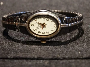 Ladies small face watch w/stretch band black/gold - Picture 1 of 7