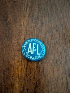 Vintage United Textile Workers Of America AF Of L Blue Pinback PA5 - Picture 1 of 2