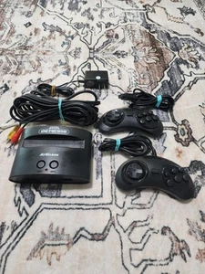 Consola de juegos clásica AtGames Sega Genesis 80 controladores de juegos cargados - Imagen 1 de 12