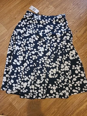 Brand New Ladies Papaya Size 14 Navy White Floral Elasticated Skirt - Image 1 of 4