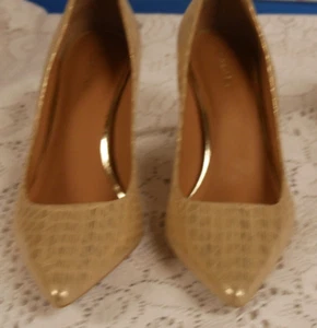 NEU OHNE ETIKETT CALVIN KLEIN SHARP GRÖSSE 9M GAYLE GOLD/ROSÉGOLD 3,5 ZOLL ABSATZSCHUHE - Bild 1 von 8