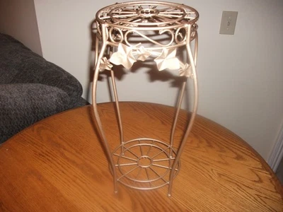 Suporte de planta de metal VINTAGE PEQUENO - FIO MUITO FORTE. TOP REDONDO 18"H X 7/1/2'. - Imagem 1 de 3