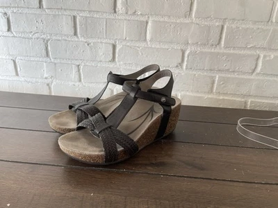 Abeo Black Leather Wedge Sandals Sz 8.5 Heel Urmy T-Strap Comfort Sandals - Image 1 of 4
