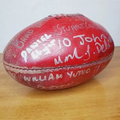 Balón de Rugby Firmado Cuero Rojo David Agius RAFF John Della Equipo de Fútbol Europeo Foto 1 de 4