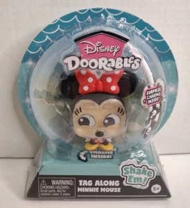 Clip Disney Doorables Tag Along Minnie Mouse con dijes sorpresa en el interior - Imagen 1 de 4