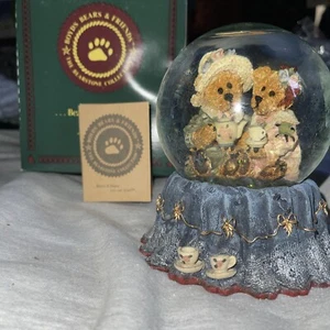 Boyds Bears Musical Water Globe "Emma & Bailey" Tea For Two SFMBC Pre-owned - Picture 1 of 4