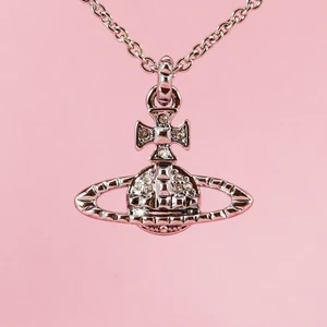 Vivienne Westwood Silver Tone Studded Orb Pendant w Crystals Necklace Box Set - Picture 1 of 10