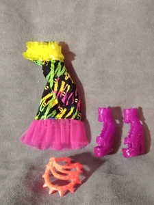 MONSTER HIGH ACCESORIOS: OUTFIT Muñeca CLAWDEEN WOLF "ELECTRIFICATED" - RARO! - Imagen 1 de 1