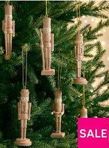 🎄 Juego de 6 Decoraciones de Árbol de Navidad Cascanueces Efecto Madera Muy Hogar - 11 cm - Imagen 1 de 4