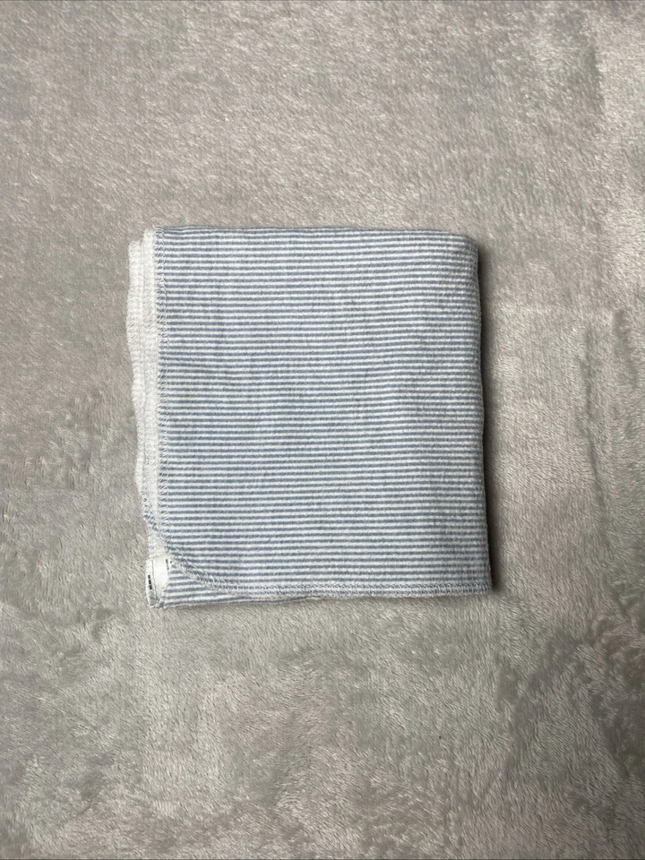 Manta de franela Child of Mine de Carters azul blanco rayas bebé Lovey Foto 1 de 4