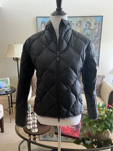 Neu ohne Etikett Outdoor Research schwarze Jacke mit Reißverschluss vorne seitliche Reißverschlusstaschen Größe XS - Bild 1 von 5