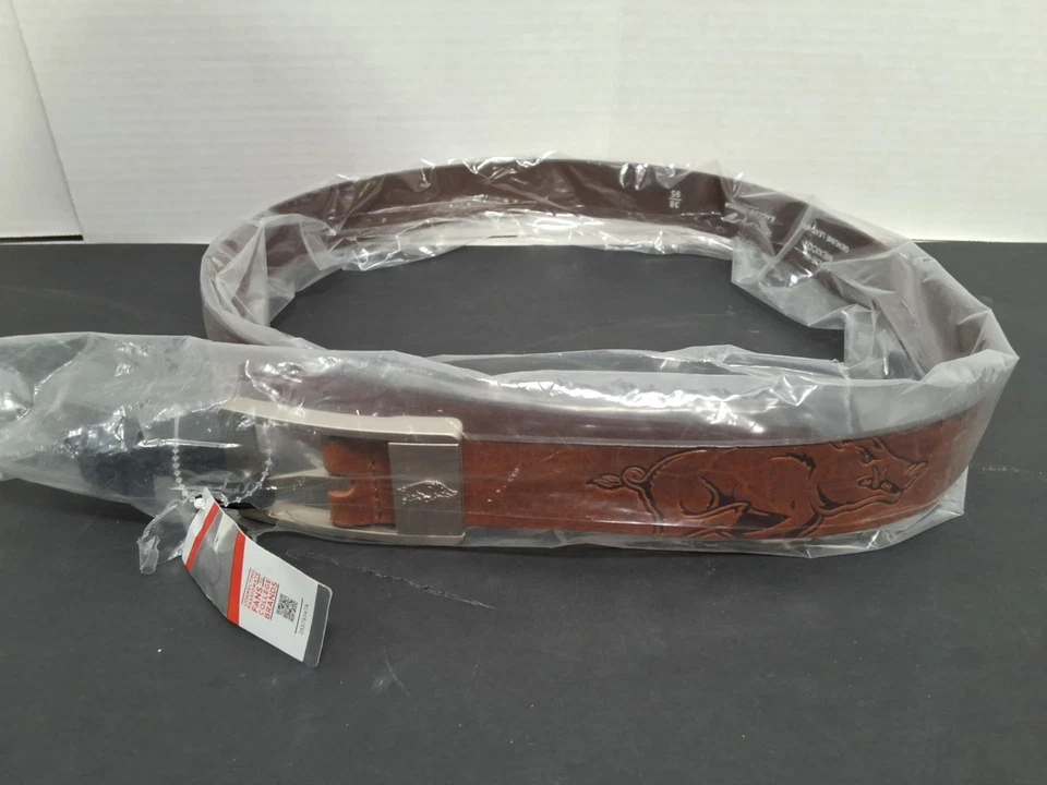 NUEVO - Cinturón de cuero universitario talla 38 Arkansas Razorbacks - marrón Foto 1 de 4