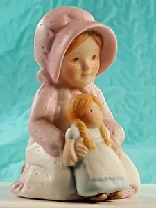 VINTAGE 1984 HOLLY HOBBIE Fine Porcelain 2.5" Figurine by American Greetings - Picture 1 of 12
